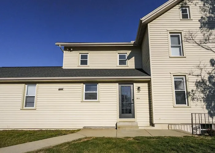 Charming Farmhouse Near Bird In Hand