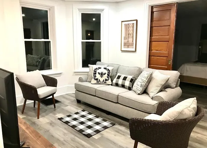Cozy Lancaster Apartment Near Attractions